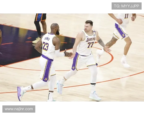 原创就在今天，11月21日，湖人传来了东契奇、詹姆斯、里夫斯新消息